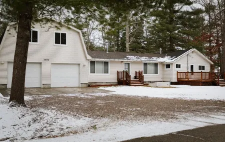 Sleeps 14! Hot Tub, GAME ROOM, ORV Trails & EASY lake access!