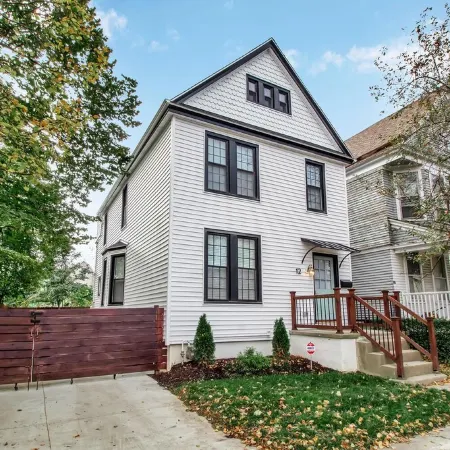 Fully renovated house in a highly walkable neighborhood; close to all!