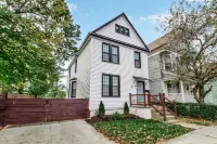 Fully renovated house in a highly walkable neighborhood; close to all!