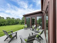 Hillside Haven on expansive grounds, heated pool, firepit, bocce court and more! Hotels in Marion Township