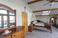 Just Us - Private Waterfront Home on Seneca Lake. Dog Friendly!