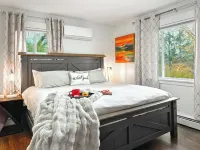 Luxurious Ellicottville Chalet with view of slopes & min to town! Pet Friendly!