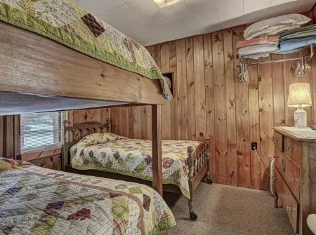 Lakefront two Bedroom Cabin With Private Dock