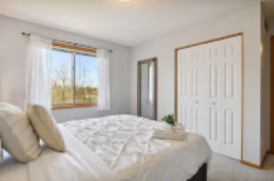 Spacious 4 Br with King Suite, 3 BA, 3 Stall Garage, Game Rm, Prime Location