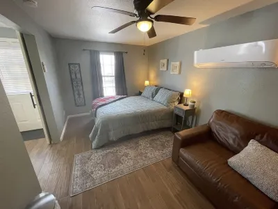 New- Casita Bonita- Pearl, Downtown, Airport, Riverwalk, Convention Center Hotels in West San Antonio