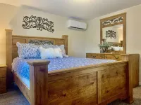 Hot Tub less than 2 miles from Smoke Hole  Pet Friendly Hotels near Seneca Rocks Discovery Center