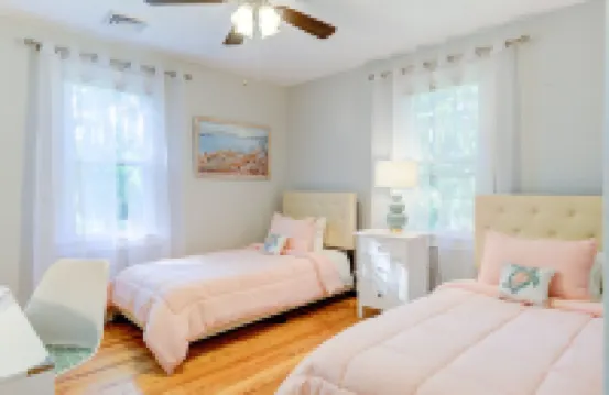 Magic Escape 4 Br Spacious Fully Fenced Backyard