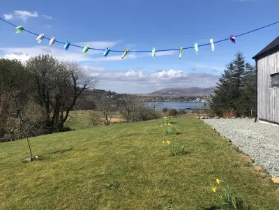 Cuillrigh - Luxury house with Loch Portree & Cuillin Mountain views Hotels near SKYEWORKS GALLERY