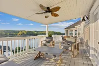 Boone Lake Haven with kayaks