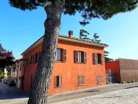 Nice,bright,with view of canal and Roman bridge,free parking-wifi-A/C