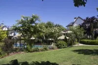 AUBURN COTTAGE POOL HOUSE, SPA AND GROUNDS