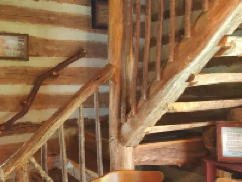 Glory Days Riverfront 1800s log cabin near Gem mines Hotels in Cowee