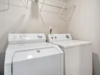 Cute Modern Townhouse Close to MTSU, Parks & Downtown: Large Master & Coffee Bar