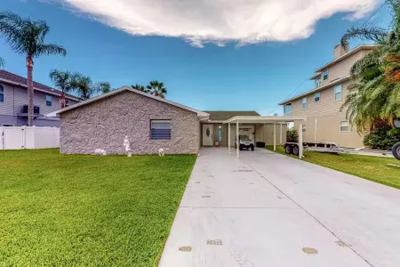 Waterfront home with direct gulf access Отели в г. Эрнандо-Бич