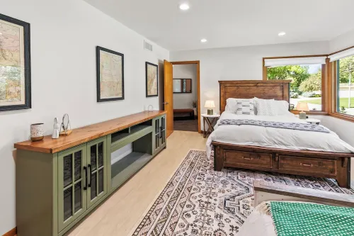 Central Omaha Pool w/ Spa Oasis + Fire Pit + 3 Living Rooms