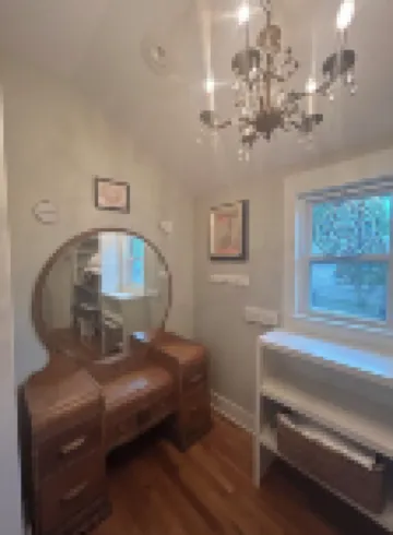 Kimi's Cottage: Class & Character- 2 bedroom cottage in Nashville, TN