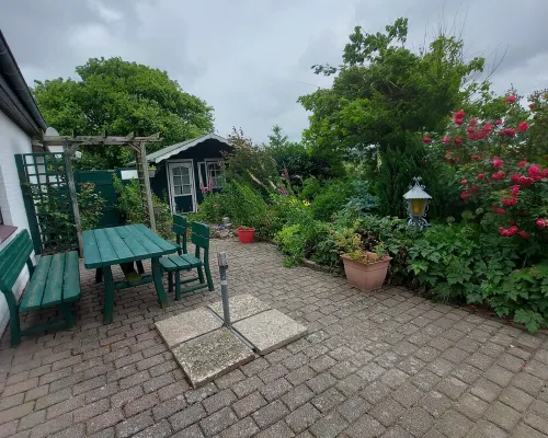 Gemütliche Erdgeschosswohnung mit Terrasse Hotels in Westerdeichstrich