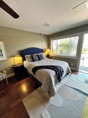 Fallbrook’s Guest-Pool House : An Old Hollywood Stars Escape