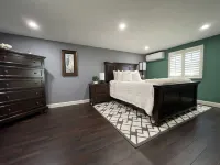 Spacious 3/3 Apt w/Hot Tub/75in TV/Mac Computer