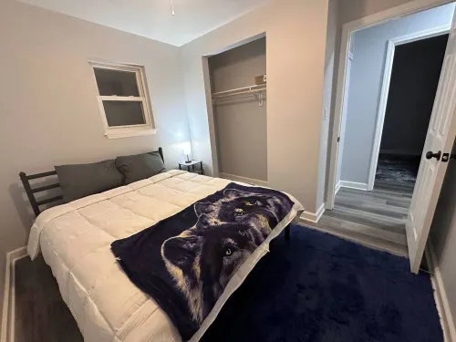 Remodeled Home King Bed Sleeps 8
