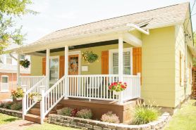 Cozy Little House Blocks from the Park & Fair Grounds.