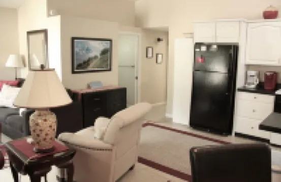 Quaint Cottage Close to Downtown and Dog Friendly!