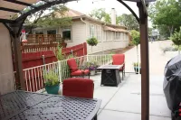 Quaint Cottage Close to Downtown and Dog Friendly!