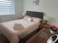 Comfy 2 bed house at Wareham train station; the ‘Gateway to the Purbecks’ 科夫城堡附近的飯店