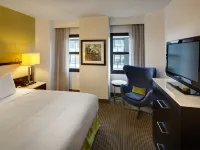 The Hollis Halifax - a DoubleTree Suites by Hilton โรงแรมใกล้เพียร์ 21