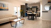 Contemporary Apartment! -near 10th-