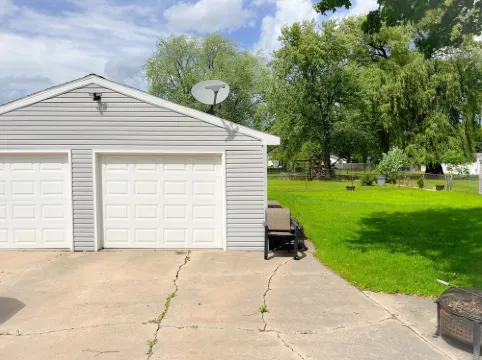 Walk to Lambeau Field! Cozy 2 Bedroom, 1 Bath.  Sleeps 8