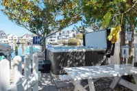 Waterfront Sky Villa • 2nd FL • 2/3Br 2.5BTH • Jacuzzi Dock Kayaks Arcade Beach