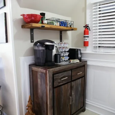 Bear House 1890, Sherfey Suite, Perfect Getaway, Walk to Cafes, Outdoor Activity