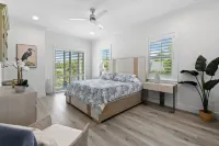 Tranquil Townhouse, Community Pool, Dock access, Waterfront Community! Hotel a Port Salerno