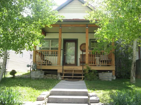 Charming Southwest Victorian in Ouray , Sleeps 8, In town Location