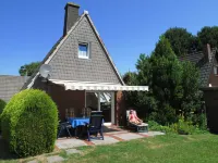 Cozy rustic Nurdachhaus Am Yachthafen, particularly suitable for dogs. Hotels in Harlesiel