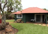 Plantation Style cottage short walk to beach and town Permit STPH2013/0004