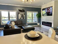 New Modern Townhome Downtown- 3Levels