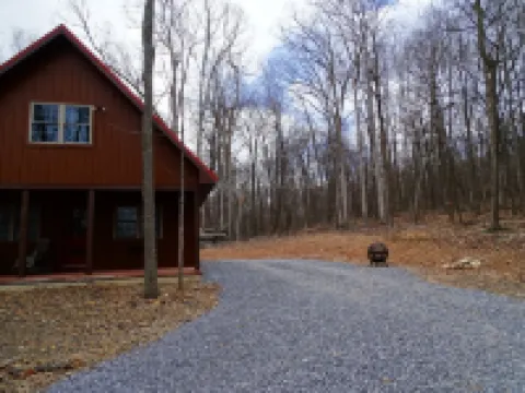 Cabin near Saxton/Raystown KOA and minutes from Trough Creek and Raystown Lake.