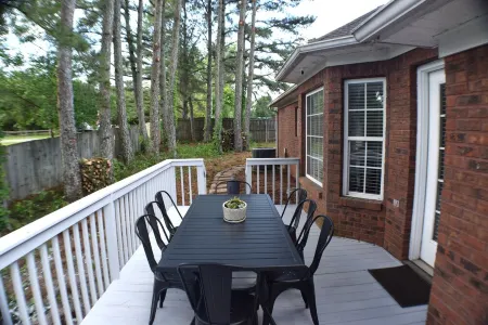 Space Oddity: Close & Accessible! <Convenient to Huntsville and Madison>