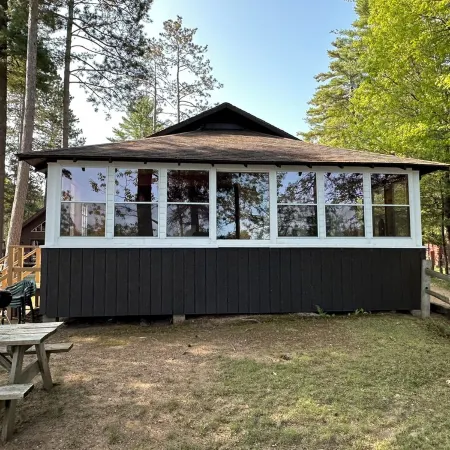 Charming Cedar Lakeside Cottage at Elbert's Resort