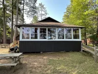 Charming Cedar Lakeside Cottage at Elbert's Resort
