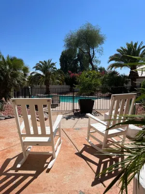 Spanish Villa retreat. Three king size beds + queens. Heated diving pool