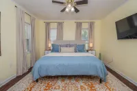 Bartow Oaks Oasis - Close to Downtown - Sleeps 7!
