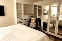 Charming Hydrangea Cottage in Sewickley Village 4bd/1.5 b - 20 min to Pittsburgh Hotels near Settlers Cabin Dog Park