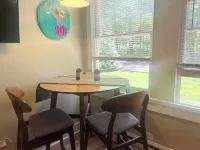 1 bed/1 bath, 1.5 blocks to beach/town, dog friendly