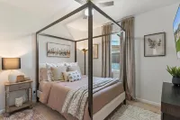 New 2024 Luxe Rockwall Retreat Minutes to Lakes, Downtown & Shops!