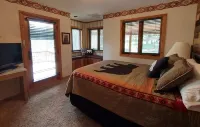 Mountain Cabin with Multi-level Decks, Views, Hot Tub, Family Memories Made Here