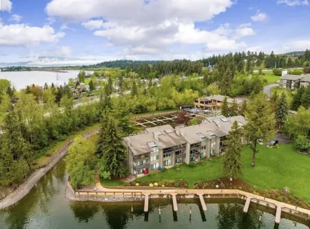 Waterfront Condo, Flathead Lake and Mountain Views!
