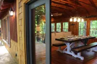 Private mountain cabin surrounded by Nat'l Forest! Visit wineries, hike the AT!